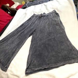 NWOT Ladies pants size L